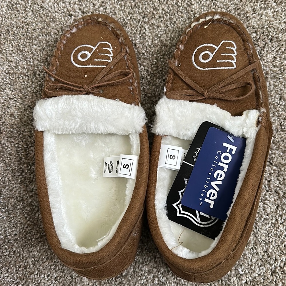 Women’s moccasins, size S (5/6), Flyers decal